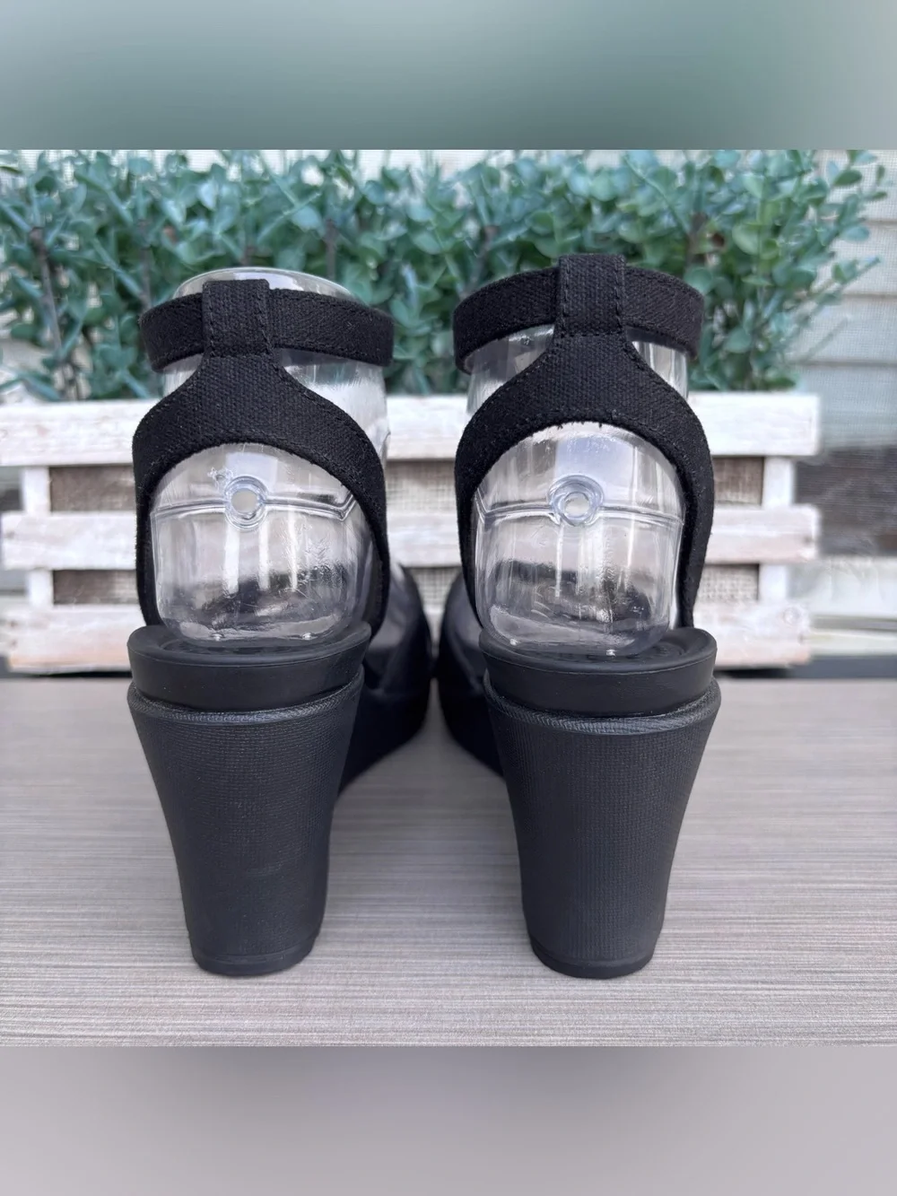 Crocs Leigh ll Cross-Strap Ankle Wedge Black Sandals 7